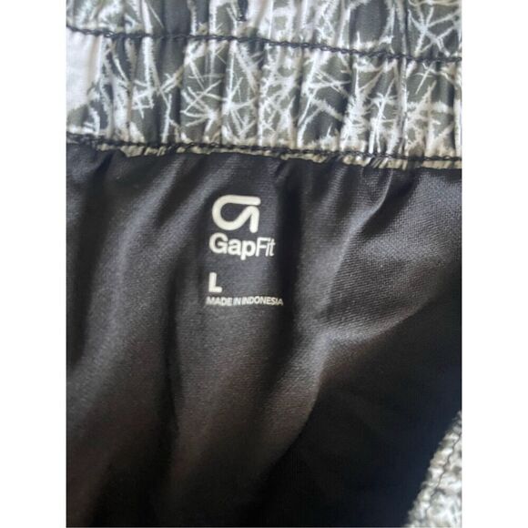 GAP Women’s Running Shorts - Picture 2 of 4